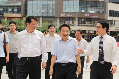 中共河源市委常委、市政府黨組副書記龔國平到河源市商業中心調研