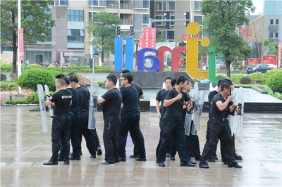 堅基商業 - 持刀男子闖進JJMALL？不要慌，這是反恐防暴演練