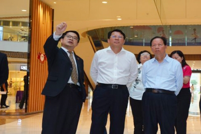 最高人民法院原院長、首席大法官肖揚參觀河源市商業中心